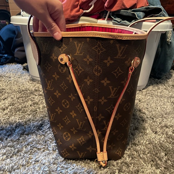 Louis Vuitton Monogram Neverfull MM - Picture 8 of 14
